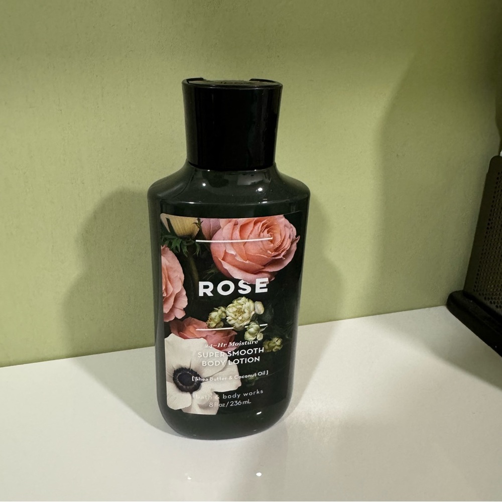 Bath & Body Works Rose 24-Hr Moisture Super Smooth Body Lotion